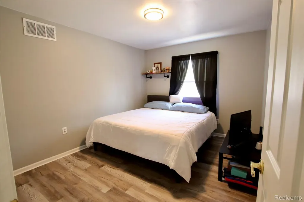 2757 N Tipsico Lake Road Hartland Township MI 48353