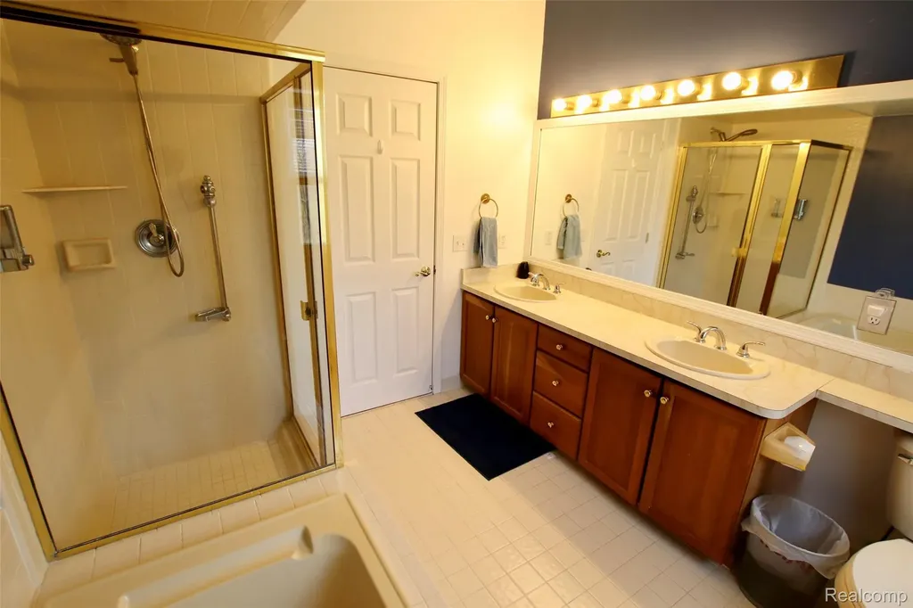 2757 N Tipsico Lake Road Hartland Township MI 48353