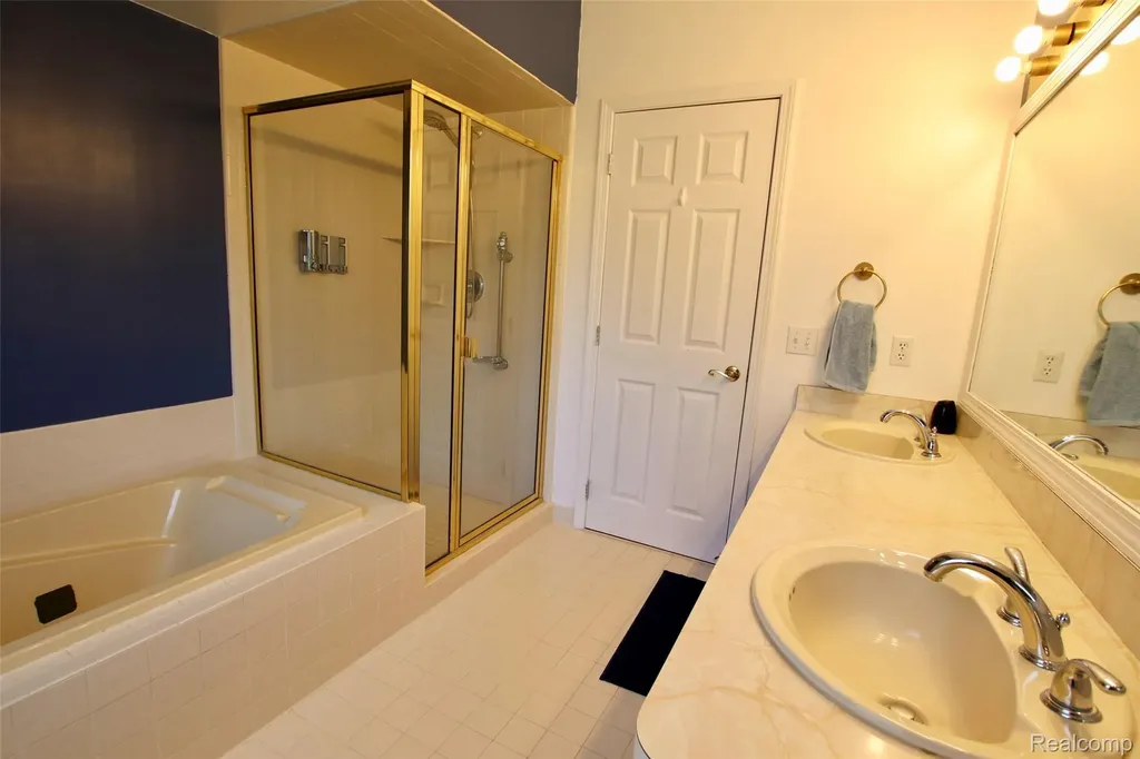 2757 N Tipsico Lake Road Hartland Township MI 48353