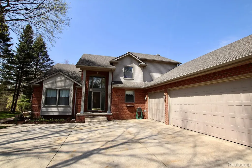 2757 N Tipsico Lake Road Hartland Township MI 48353