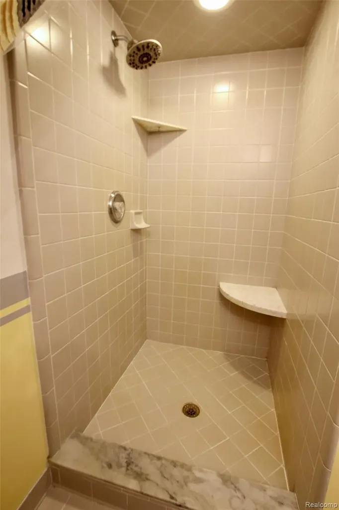 2757 N Tipsico Lake Road Hartland Township MI 48353