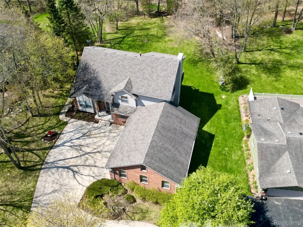 2757 N Tipsico Lake Road Hartland Township MI 48353