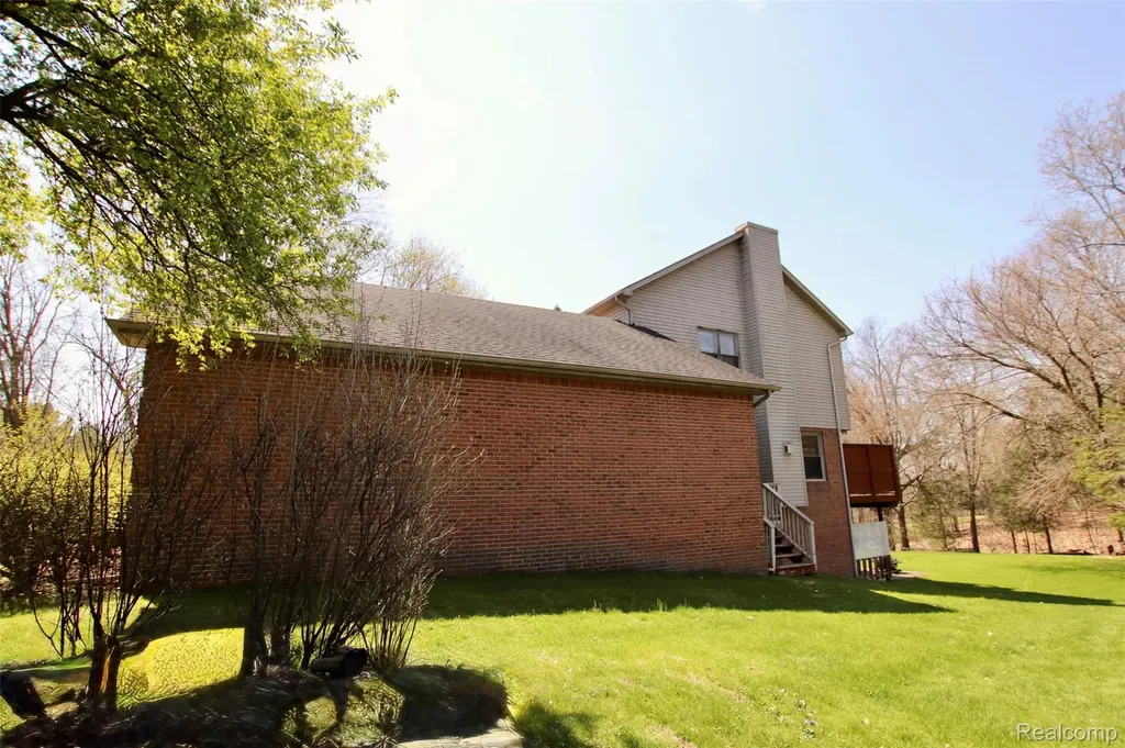 2757 N Tipsico Lake Road Hartland Township MI 48353