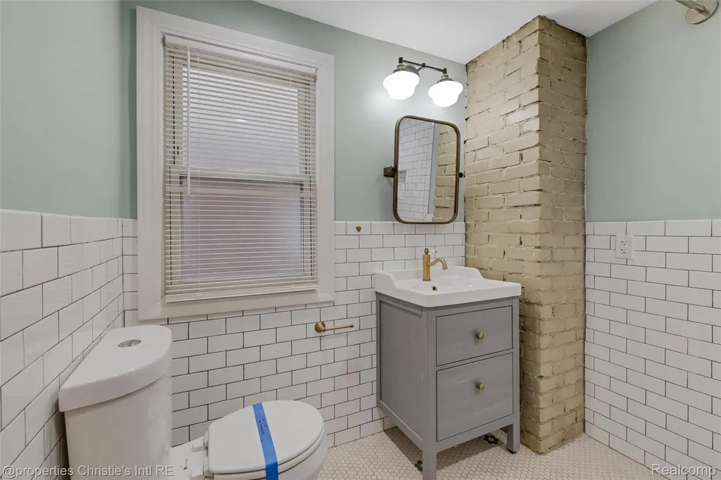 17394 Warrington Drive Detroit City MI 48221