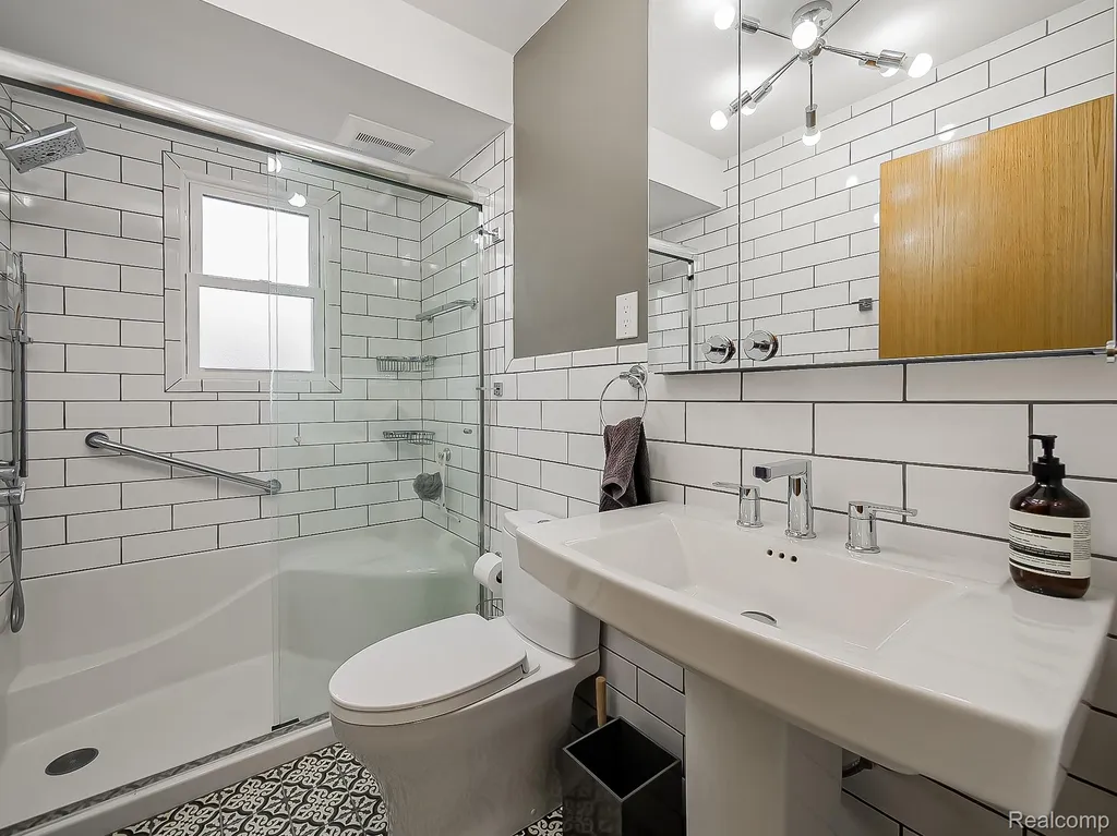 3433 Hillside Drive Royal Oak City MI 48073