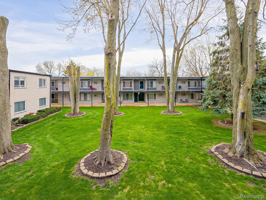 3433 Hillside Drive Royal Oak City MI 48073