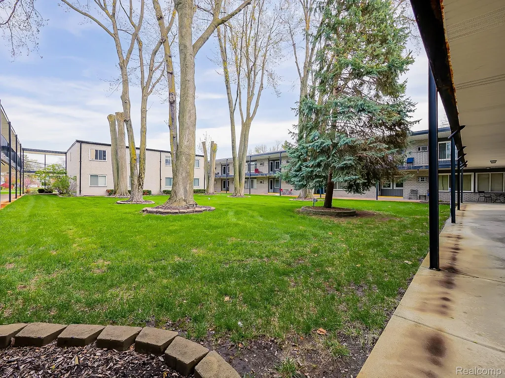 3433 Hillside Drive Royal Oak City MI 48073