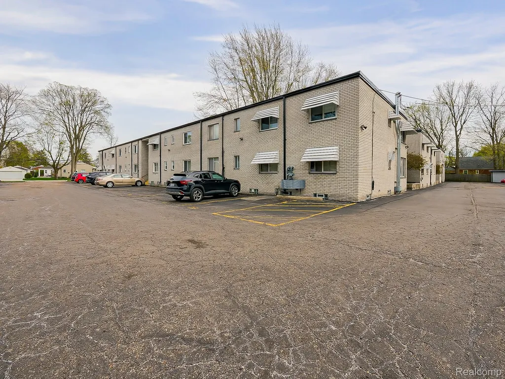 3433 Hillside Drive Royal Oak City MI 48073