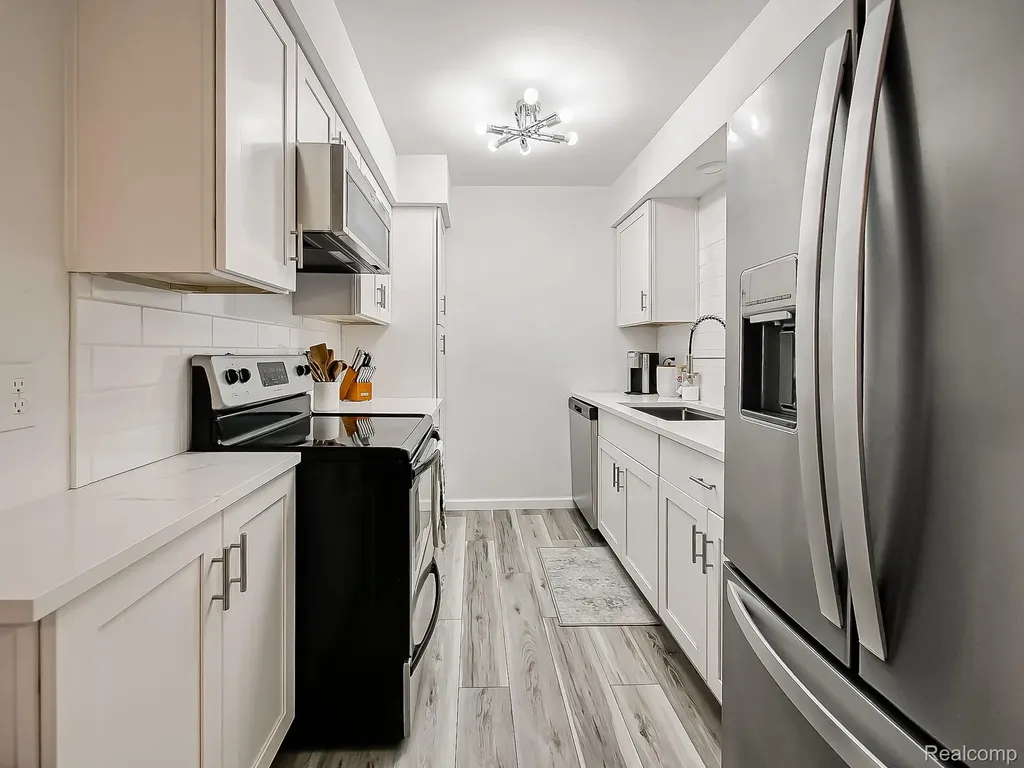 3433 Hillside Drive Royal Oak City MI 48073