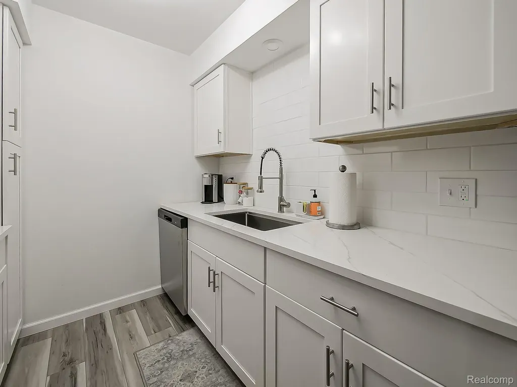 3433 Hillside Drive Royal Oak City MI 48073