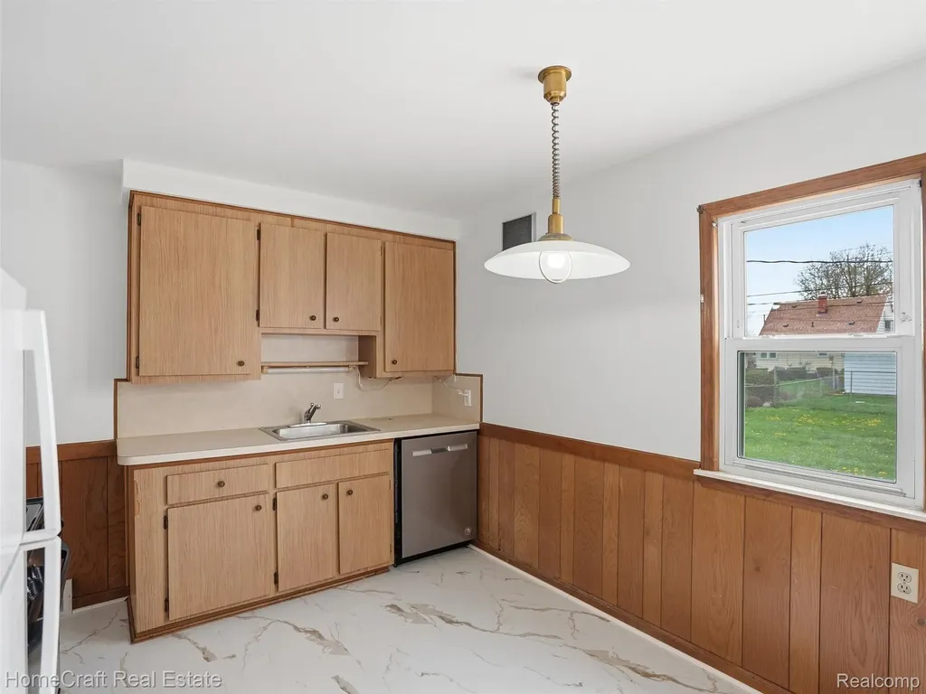 28629 James Street Garden City City MI 48135
