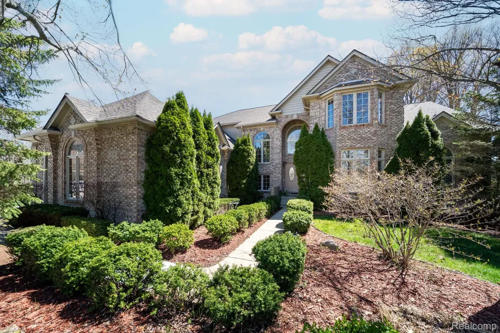 13056 Blue Lakes Circle Shelby Charter Township MI 48315