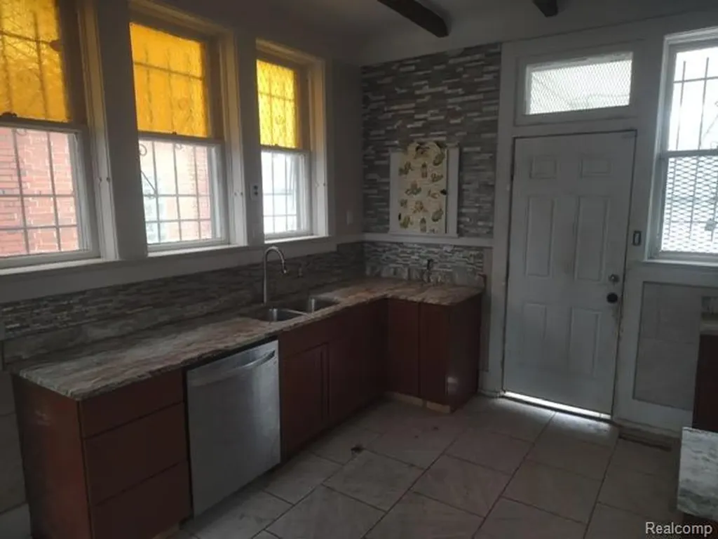 1553 W Boston Boulevard Detroit City MI 48206