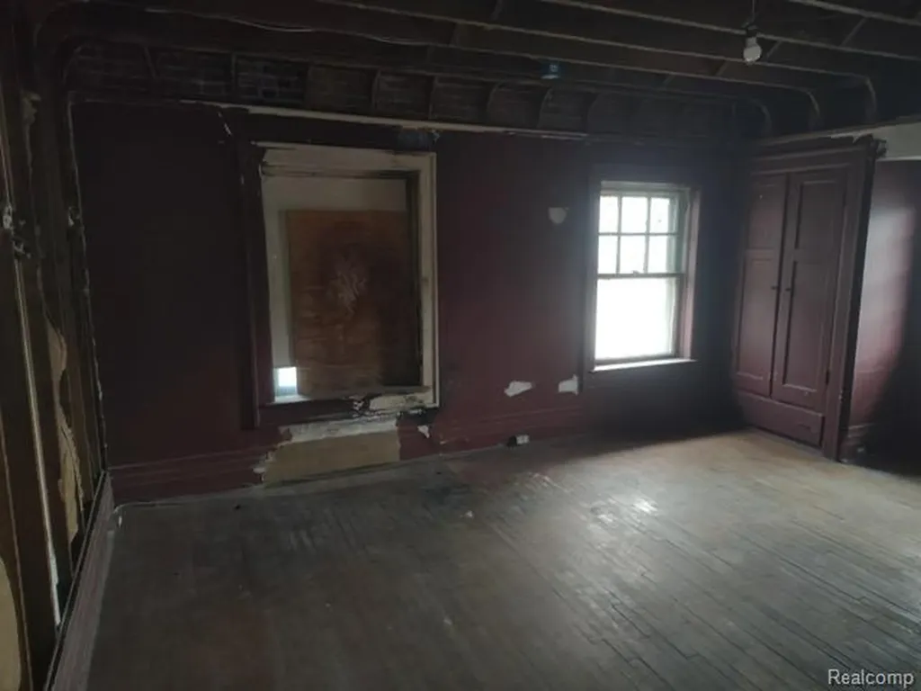1553 W Boston Boulevard Detroit City MI 48206