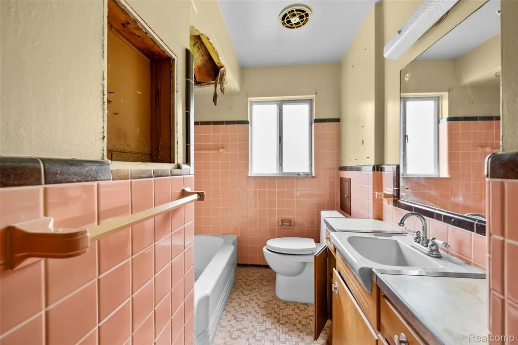 23130 Audrey Avenue Warren City MI 48091