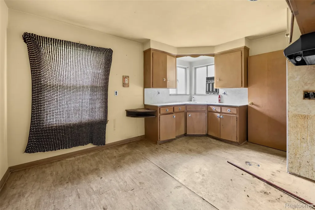 23130 Audrey Avenue Warren City MI 48091