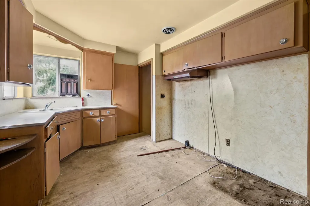 23130 Audrey Avenue Warren City MI 48091