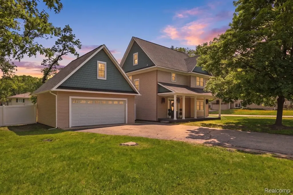 5685 Crescent Road Waterford Charter Township MI 48327