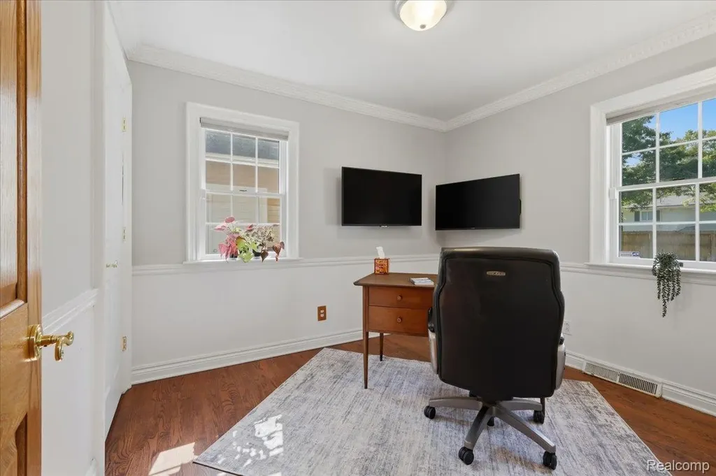 5685 Crescent Road Waterford Charter Township MI 48327