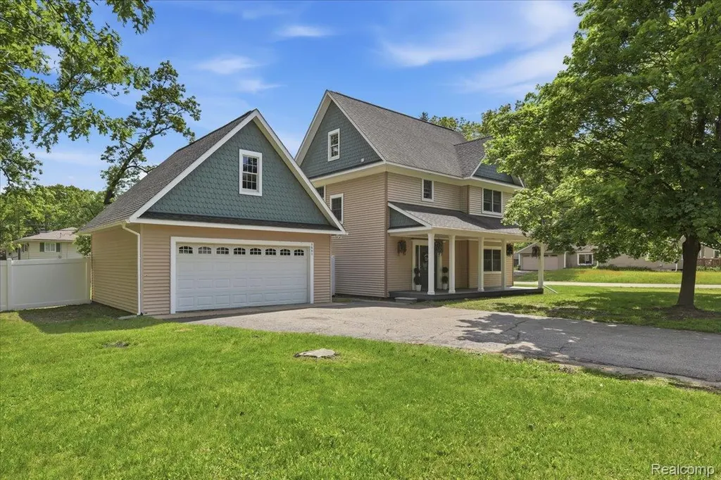 5685 Crescent Road Waterford Charter Township MI 48327