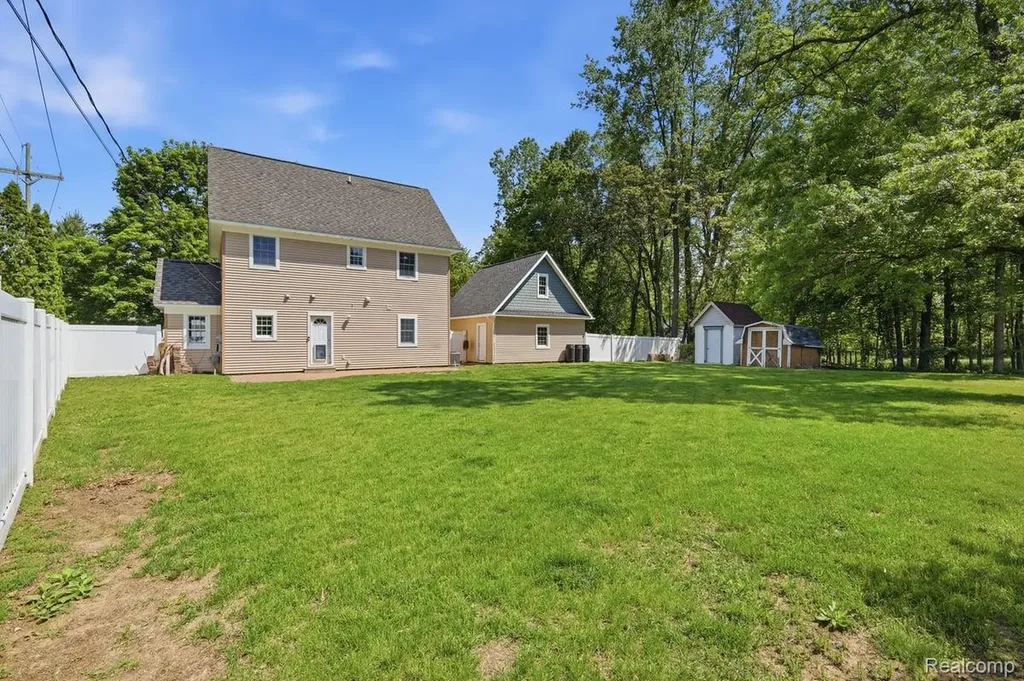 5685 Crescent Road Waterford Charter Township MI 48327