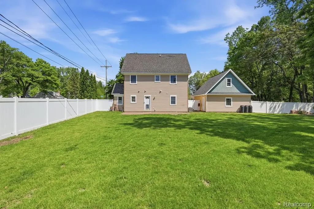 5685 Crescent Road Waterford Charter Township MI 48327