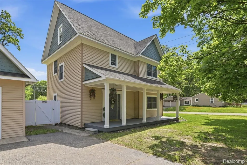 5685 Crescent Road Waterford Charter Township MI 48327