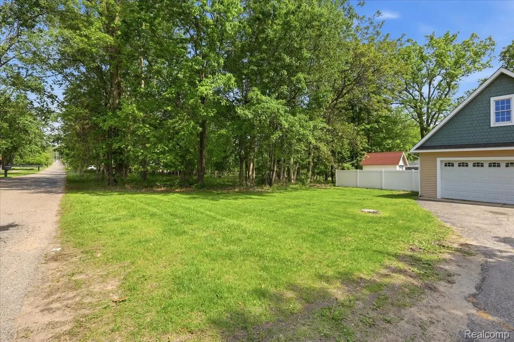5685 Crescent Road Waterford Charter Township MI 48327