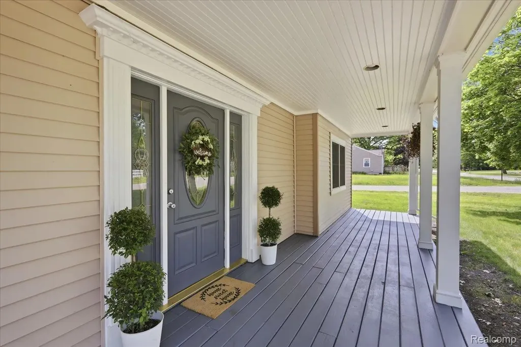 5685 Crescent Road Waterford Charter Township MI 48327