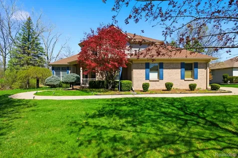 8488 Annette Avenue Grosse Ile Township MI 48138