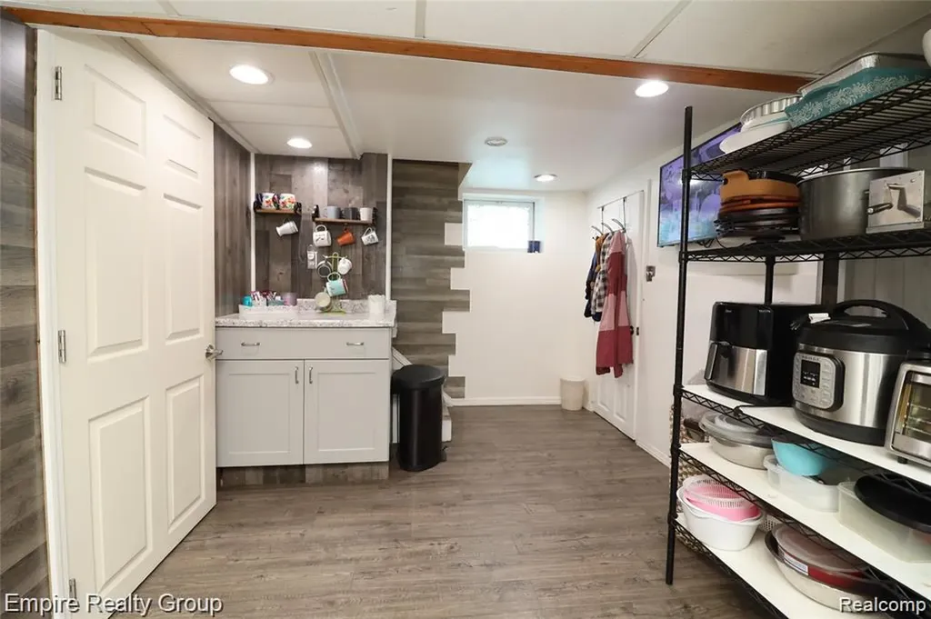 6932 Mead Street Dearborn City MI 48126