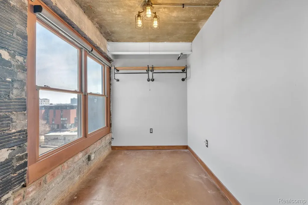 2915 John R Street Detroit City MI 48201