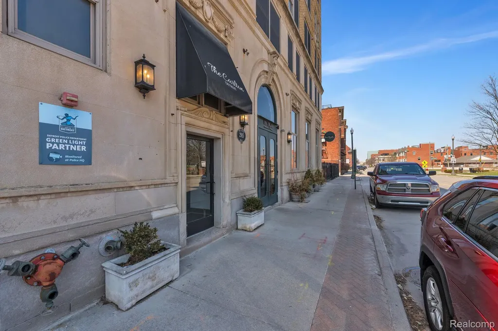 2915 John R Street Detroit City MI 48201