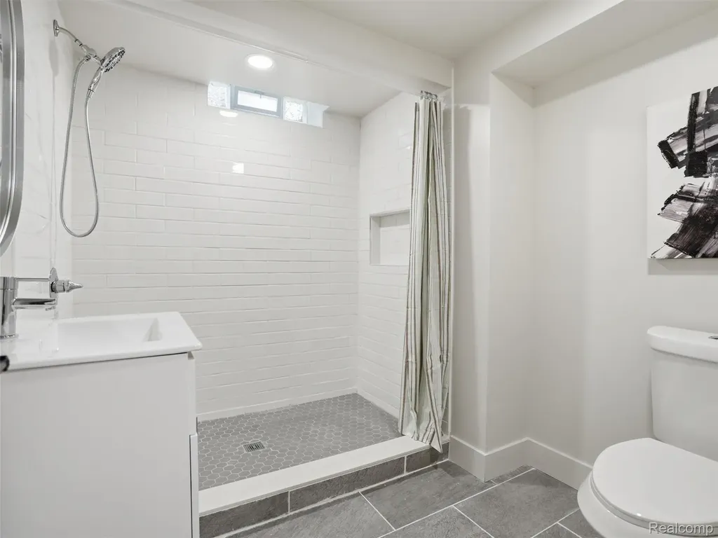 413 Poplar Avenue Royal Oak City MI 48073
