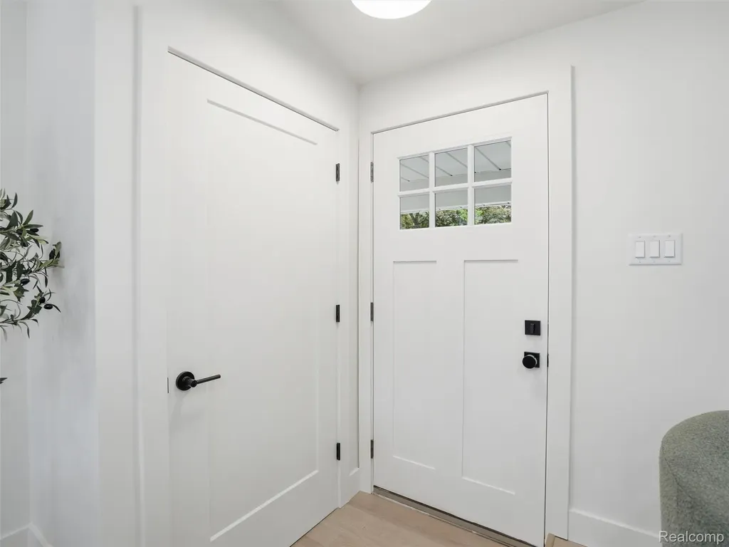 413 Poplar Avenue Royal Oak City MI 48073