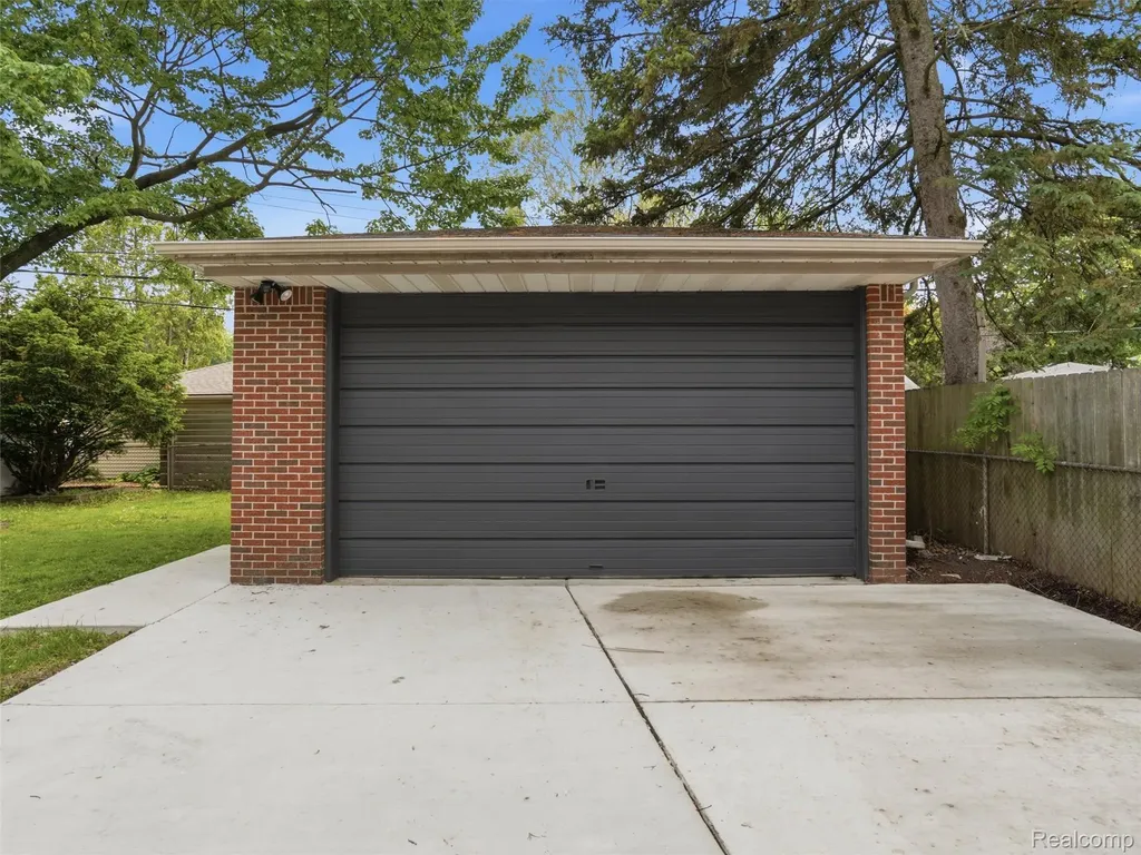 413 Poplar Avenue Royal Oak City MI 48073