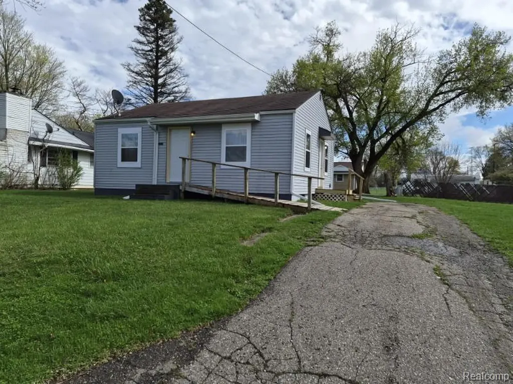 1233 W Coldwater Road Mt. Morris Township MI 48505