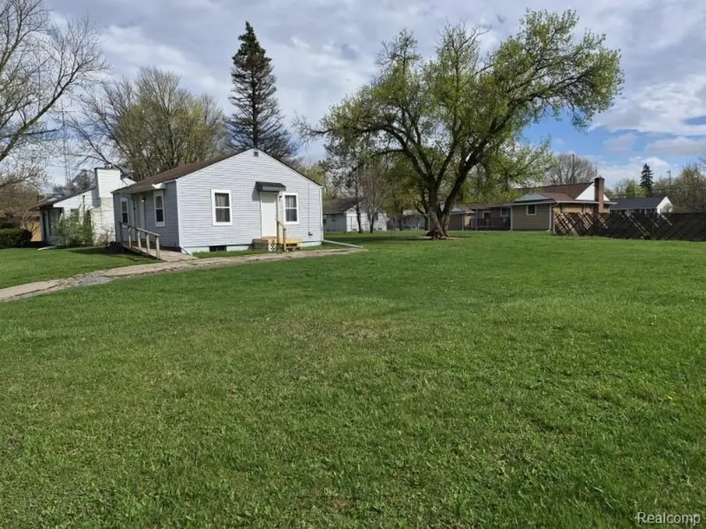 1233 W Coldwater Road Mt. Morris Township MI 48505