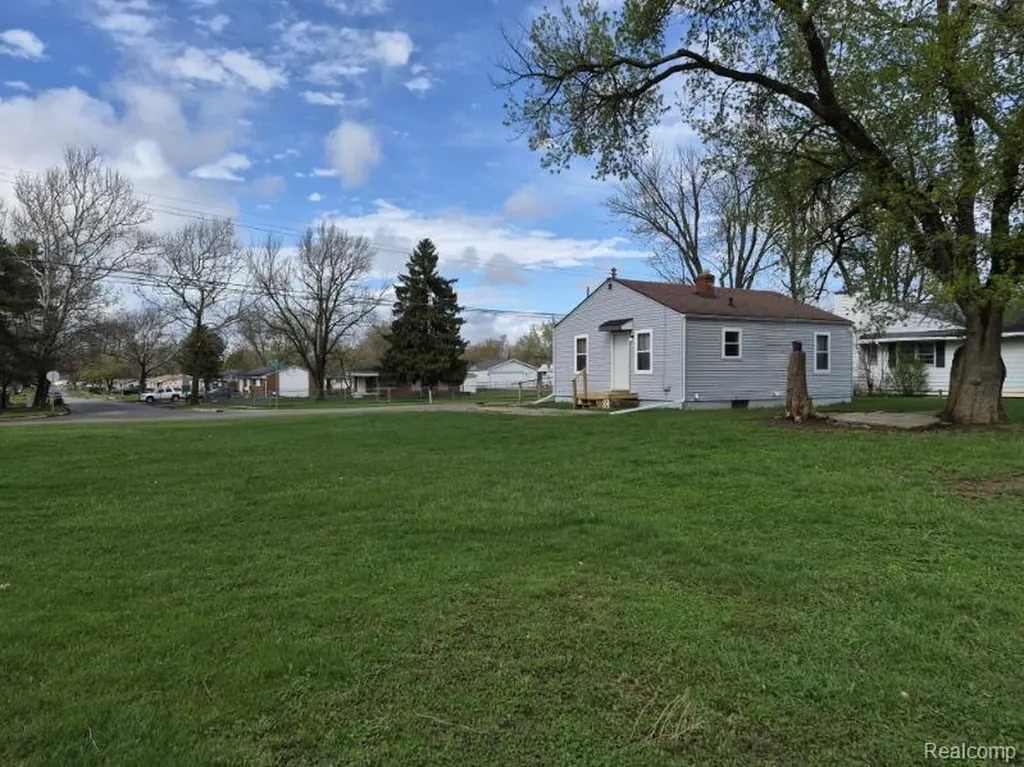 1233 W Coldwater Road Mt. Morris Township MI 48505