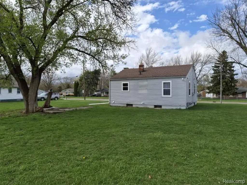 1233 W Coldwater Road Mt. Morris Township MI 48505