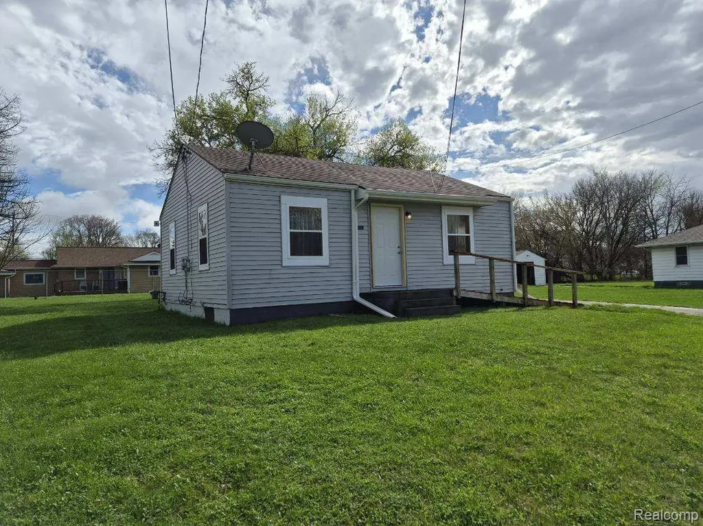 1233 W Coldwater Road Mt. Morris Township MI 48505