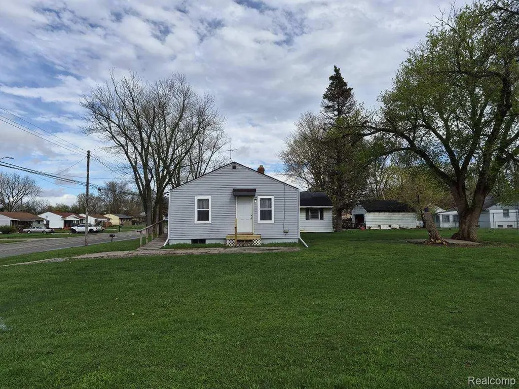 1233 W Coldwater Road Mt. Morris Township MI 48505