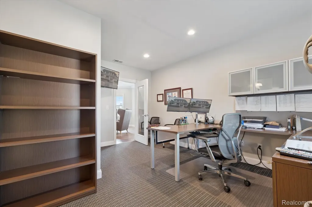 127 W University Drive Rochester City MI 48307