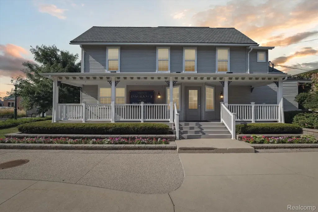 127 W University Drive Rochester City MI 48307