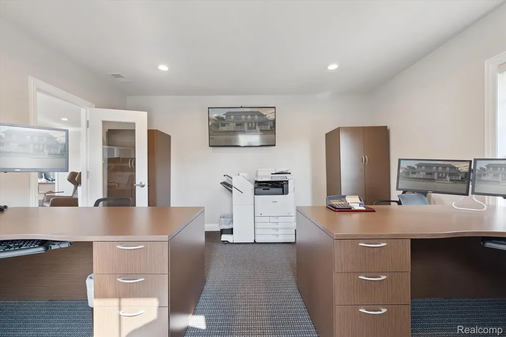 127 W University Drive Rochester City MI 48307