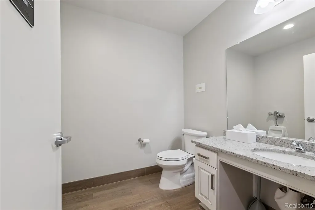 127 W University Drive Rochester City MI 48307