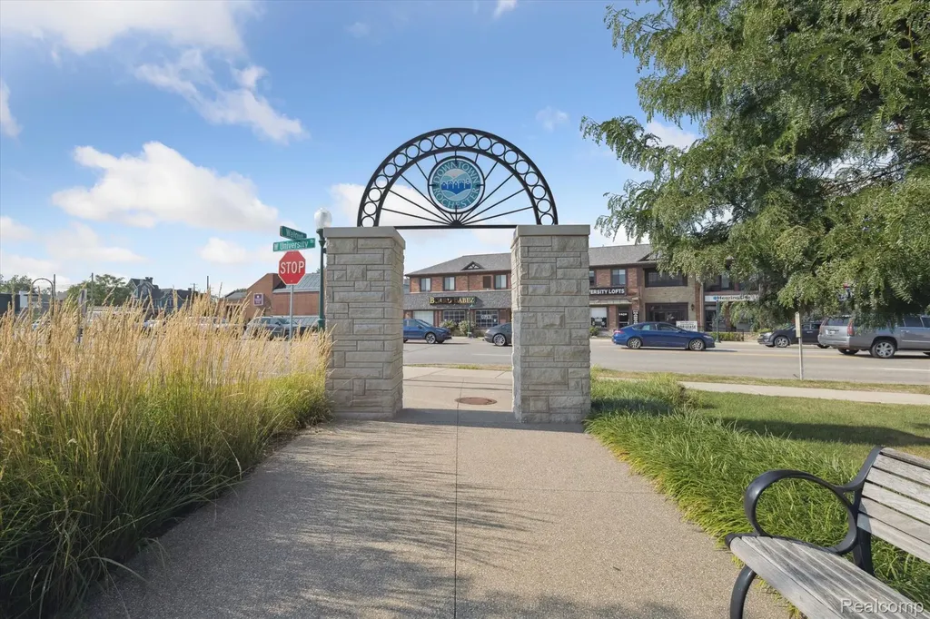 127 W University Drive Rochester City MI 48307