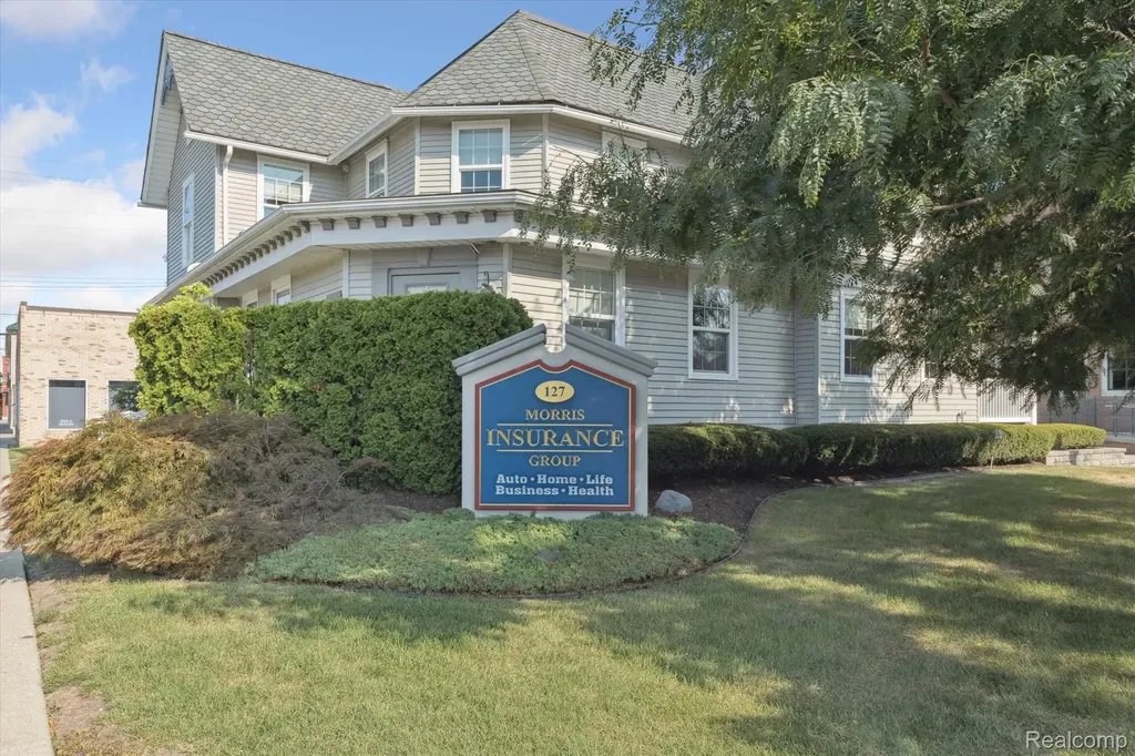 127 W University Drive Rochester City MI 48307