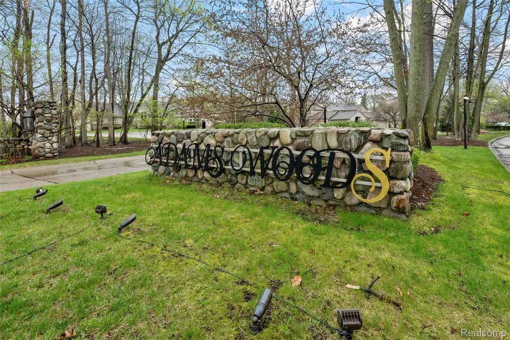 1204 S Timberview Trail Bloomfield Hills City MI 48304