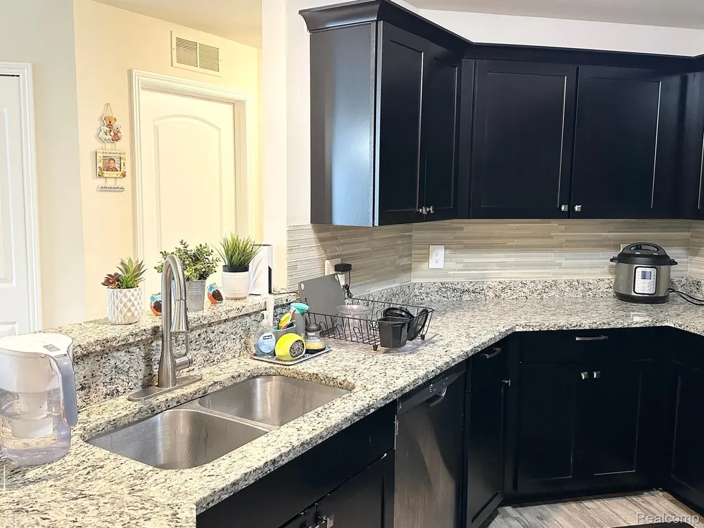 1216 Orchid Circle Canton Charter Township MI 48187